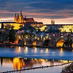 City Center Apartment For 7 People Walking Distance To Old Town By Eas