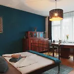 City Center Apartment For 7 People Walking Distance To Old Town By Eas